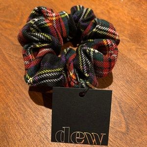 NWT Dew Edit Sleigh’in it Full size scrunchie